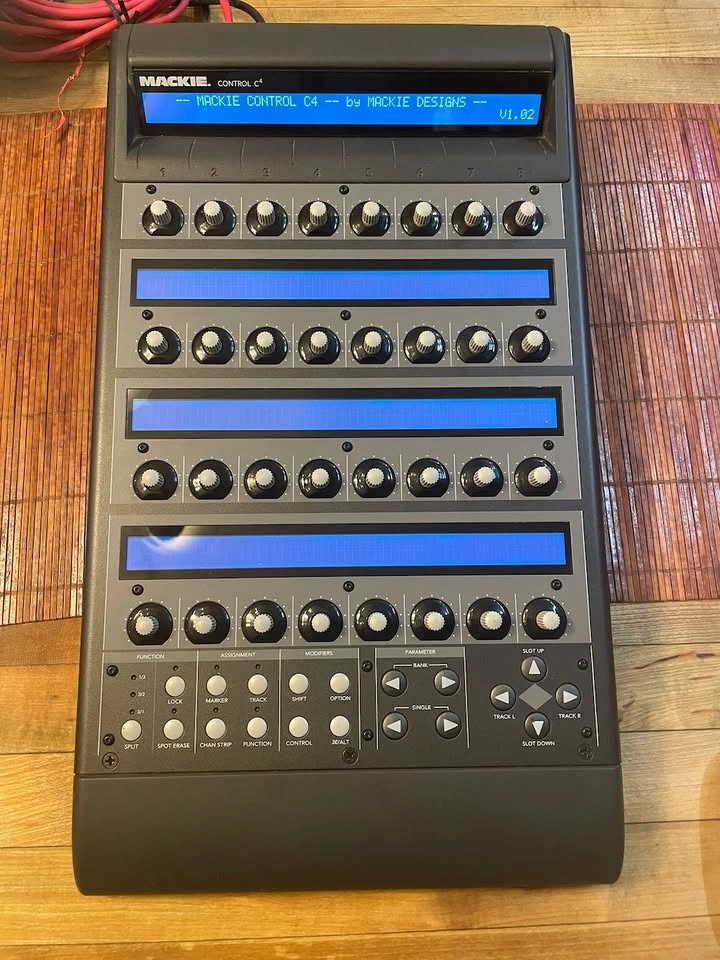 Mackie Control Universal + C4 Bundle - photo 3