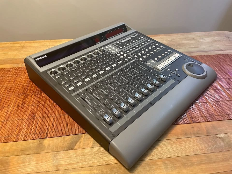 Mackie Control Universal + C4 Bundle - photo 4