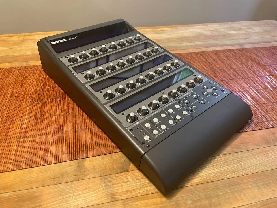 Mackie Control Universal + C4 Bundle - photo 5