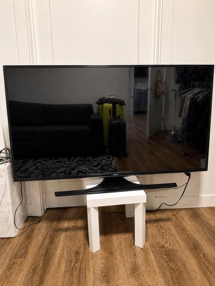 55” Samsung Smart TV - photo 2