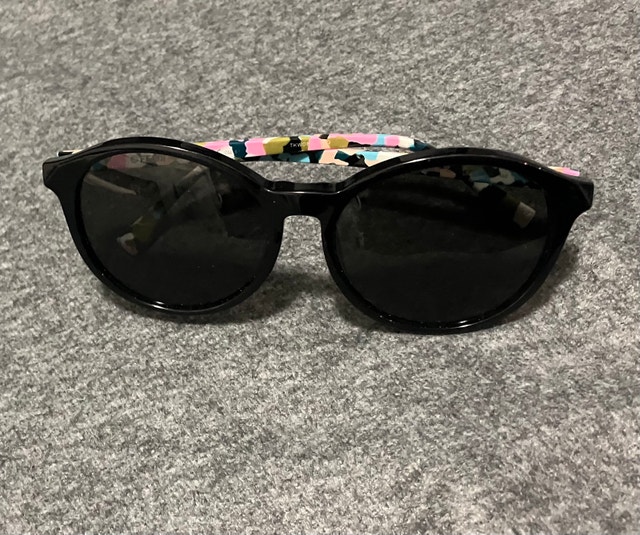 New Fendi sunglasses never used only tried on, NO BOX/CASE - photo 2