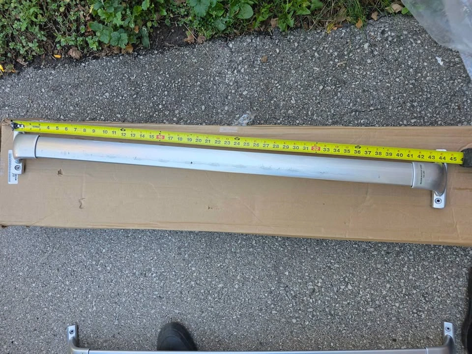 Nissan OEM Roof Cross Bars – T99R1-5NA0A – Excellent Condition - photo 3