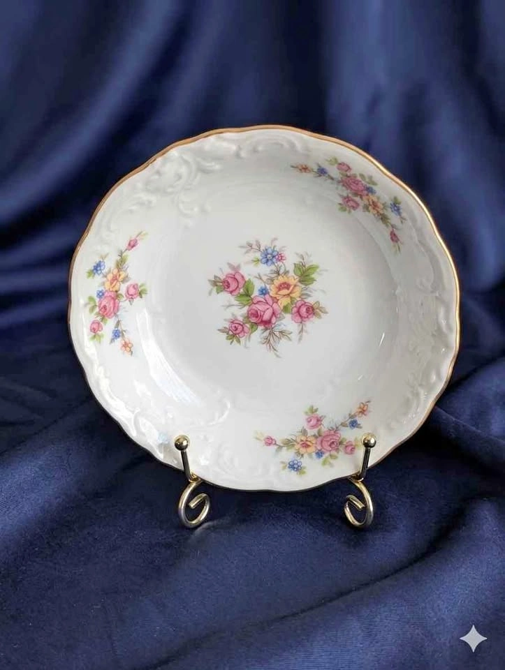 Set of 8 Vintage Wawel Poland Porcelain Dessert/Fruit Bowls