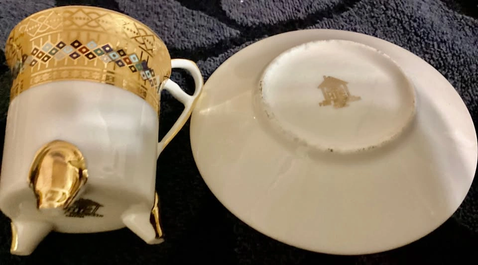 12 Pcs. Heavy Gold Plated footed TeaCups & Saucers. China made - photo 3