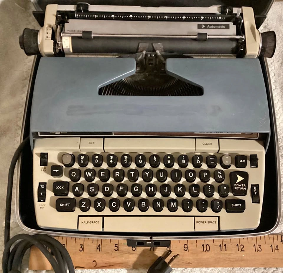 Vintage SCM Smith-Corona Electra 210 Electric Typewriter