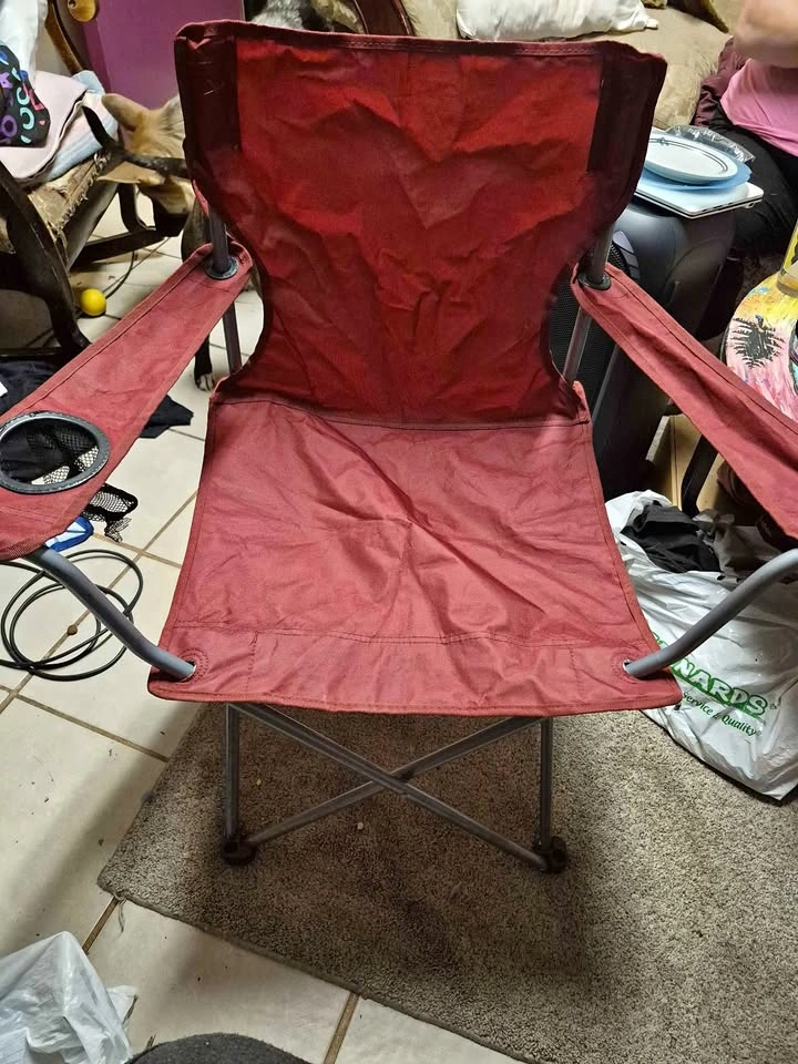 Red ozark folding chair