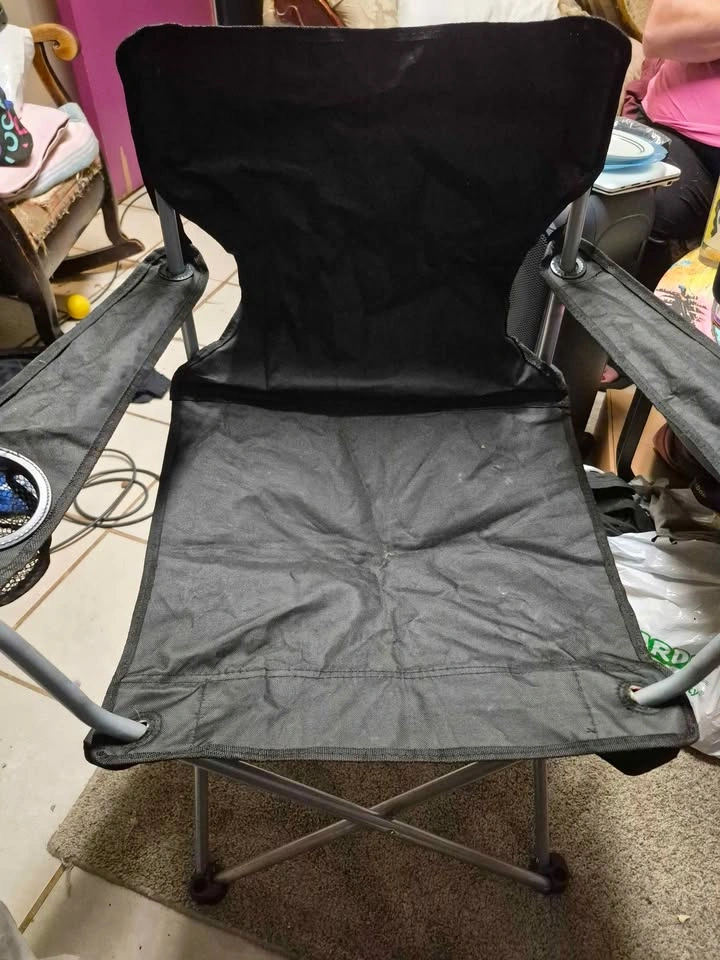 Black Ozark trail folding chair - photo 2