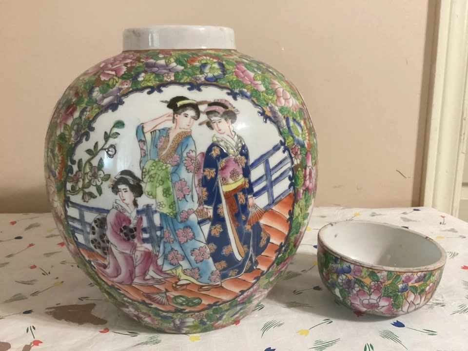 19-20th Century Antique/Vintage Chinese Porcelain Cover Jar - photo 3