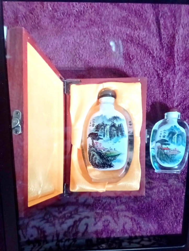 Chinese snuff bottle