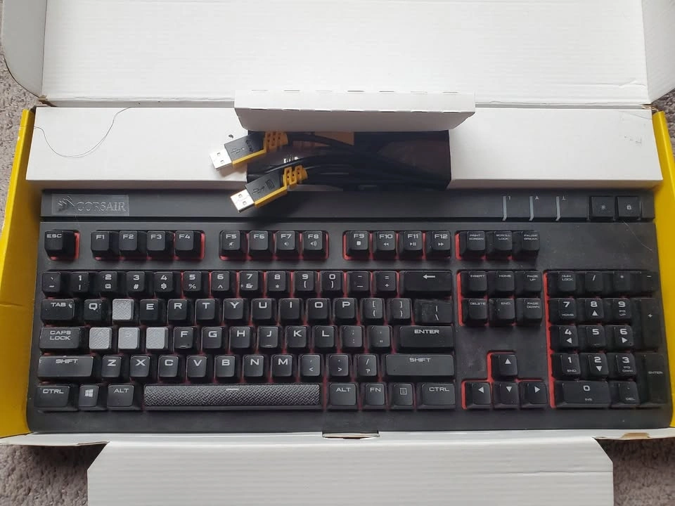 Corsair Strafe Gaming Keyboard Cherry Red - photo 2