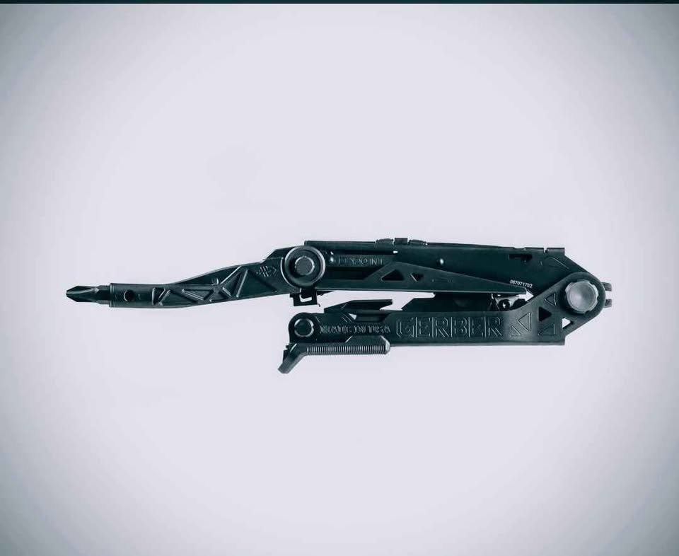 GERBERS NEW MULTITOOL HAND SET W/ CARRY CASE! - photo 3