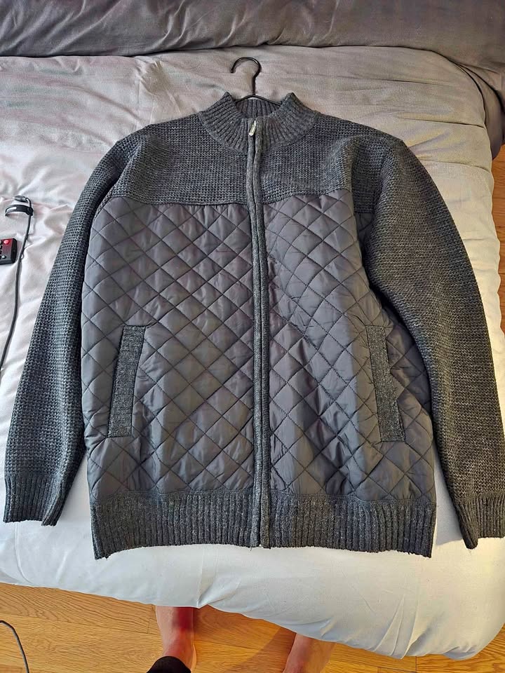 Light casual/work friendly mens coat. 100% polyester.