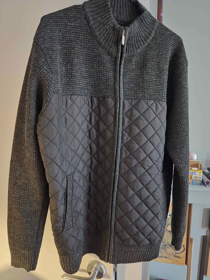 Light casual/work friendly mens coat. 100% polyester. - photo 2