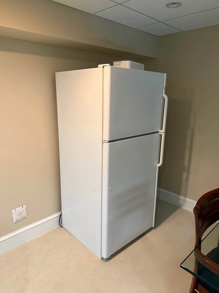 Maytag Plus Fridge - Estate Sale - photo 5