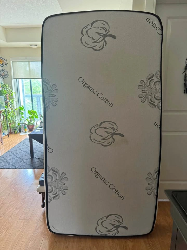 Twin Foam Mattress – White – Barely Used