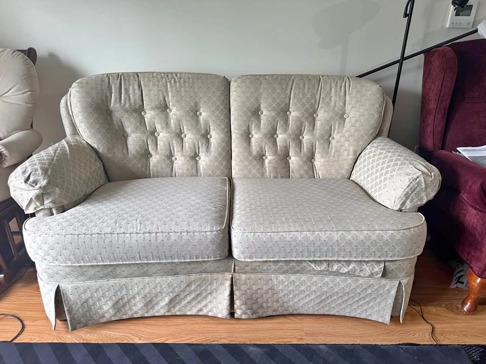 Tufted 2-Seater Loveseat Sofa – Cream/Beige – Excellent Conditio