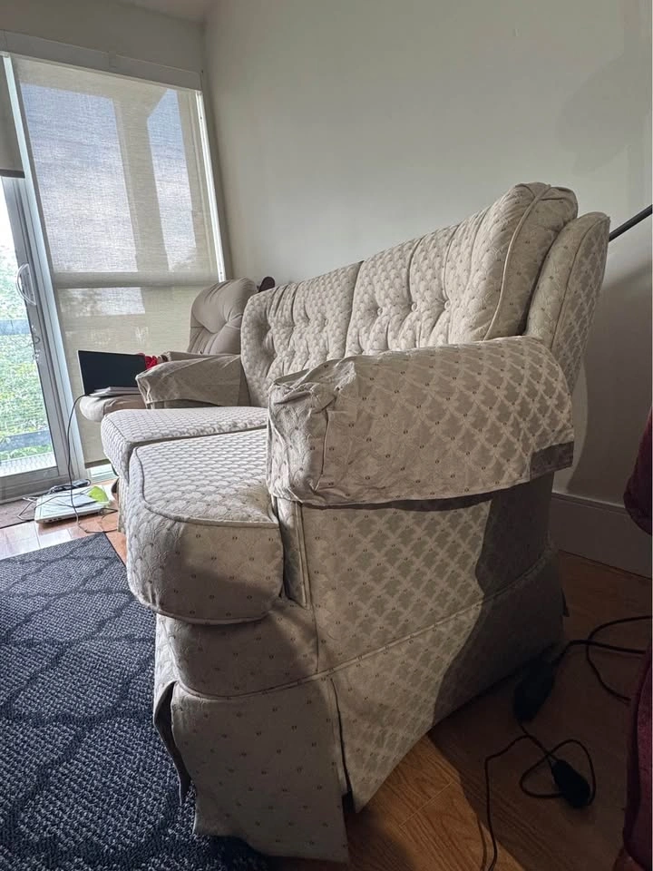 Tufted 2-Seater Loveseat Sofa – Cream/Beige – Excellent Conditio - photo 2