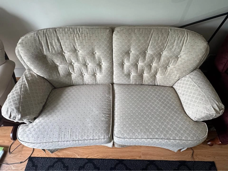 Tufted 2-Seater Loveseat Sofa – Cream/Beige – Excellent Conditio - photo 3
