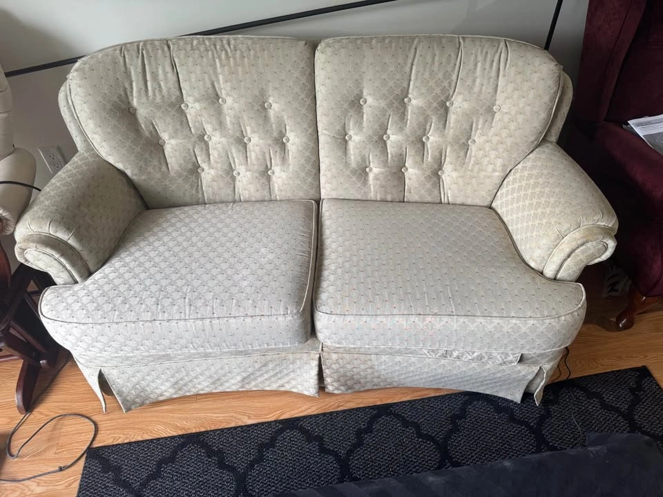 Tufted 2-Seater Loveseat Sofa – Cream/Beige – Excellent Conditio - photo 5