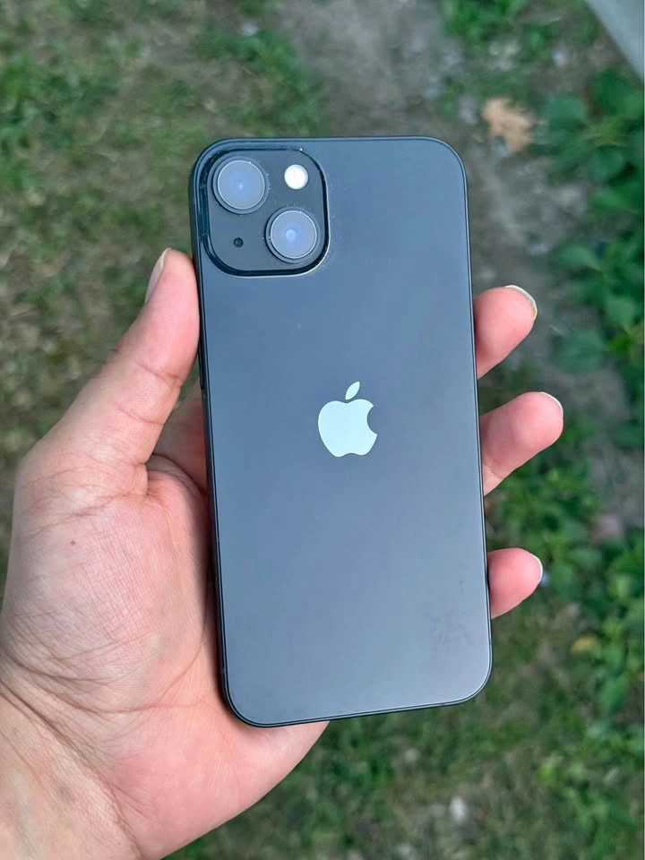 Iphone 13 128 gb 10/10 fully unlocked 97% Battery health.