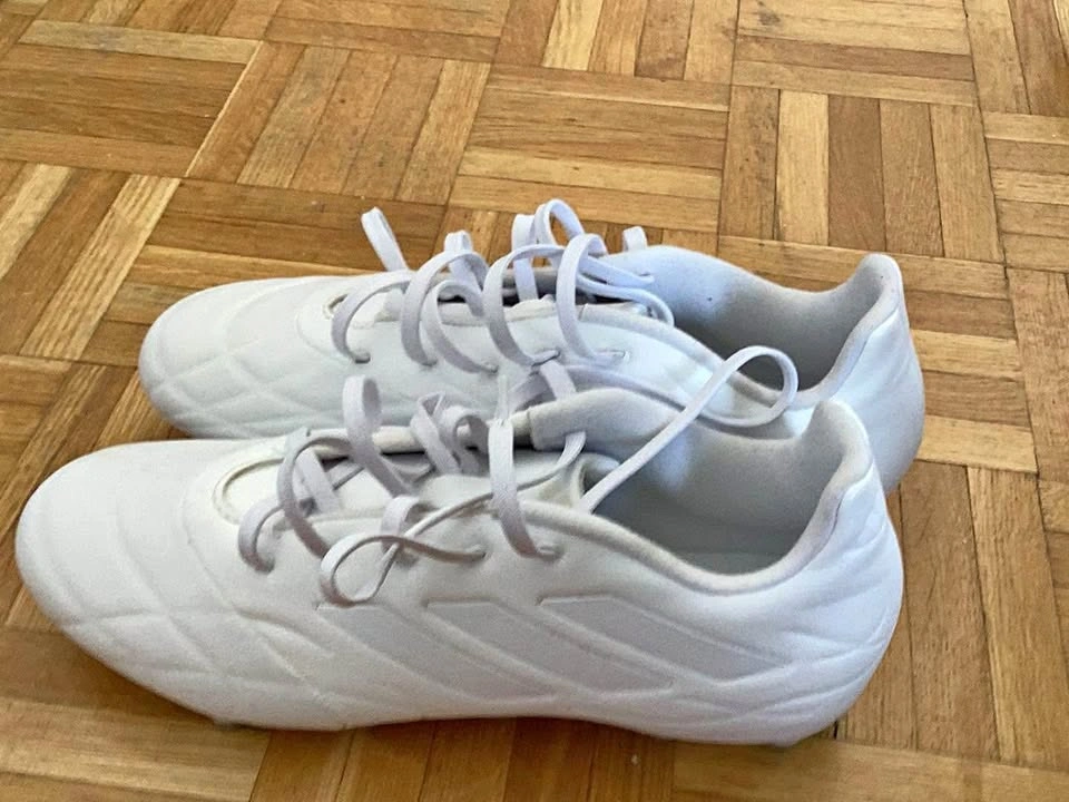 Soccer shoes