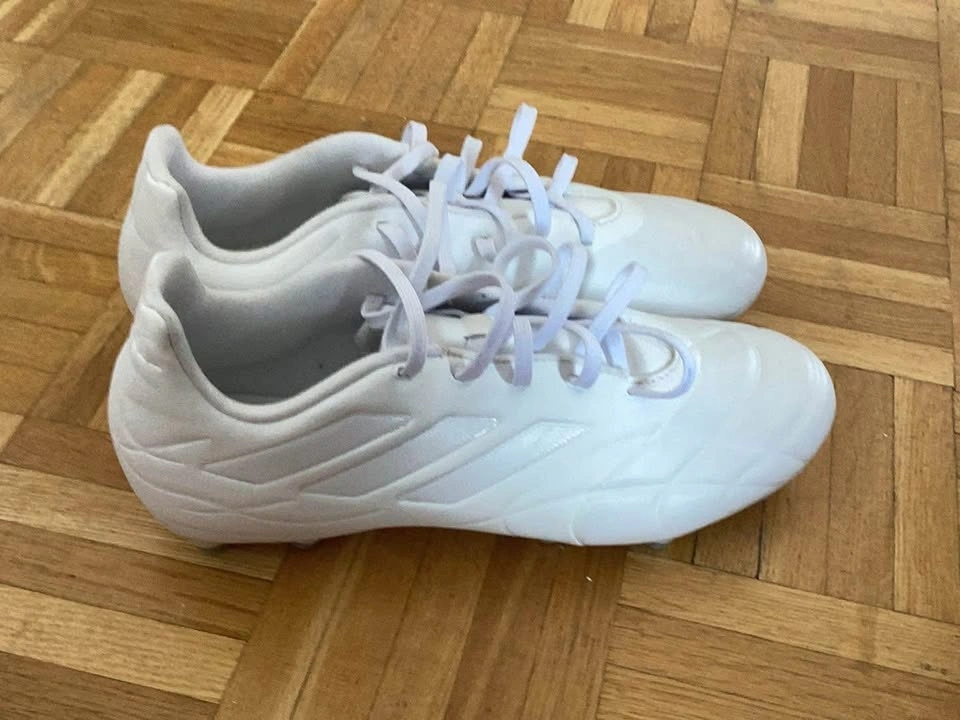 Soccer shoes - photo 3
