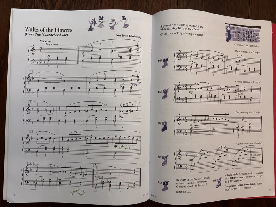 Piano Adventures Level 4 Christmas Book⚽️ - photo 3