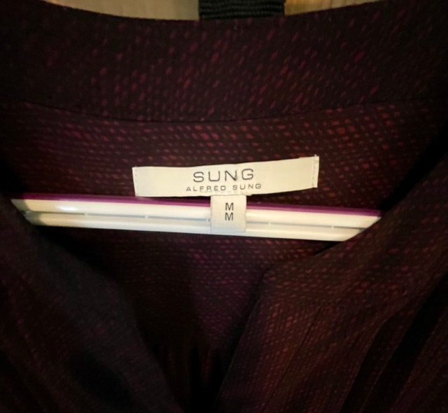 Medium - Alfred Sung Pleated V-Neck Blouse - Deep Plum/Burgundy - photo 3