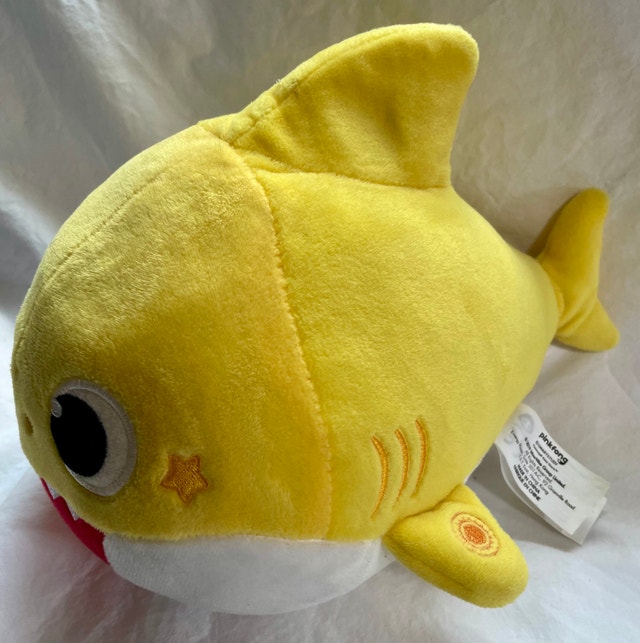 Official Pinkfong Musical Baby Shark 10" Interactive Plush - photo 2