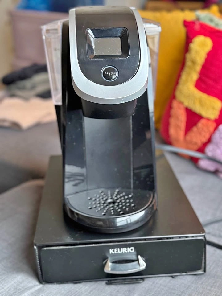 Keurig Coffee Maker + K-Cups Tray