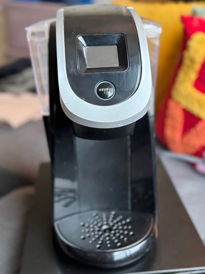 Keurig Coffee Maker + K-Cups Tray - photo 4