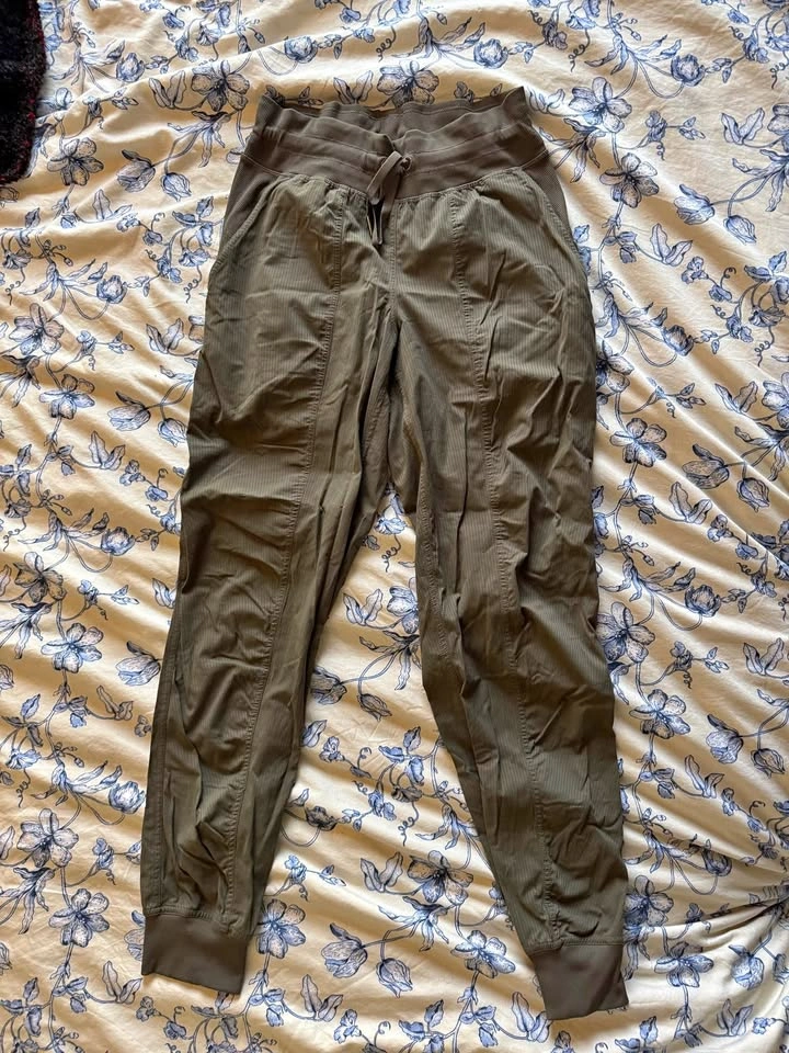 Lululemon Studio Joggers - Size 4