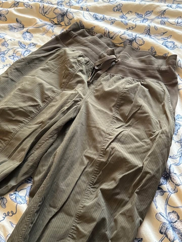 Lululemon Studio Joggers - Size 4 - photo 4