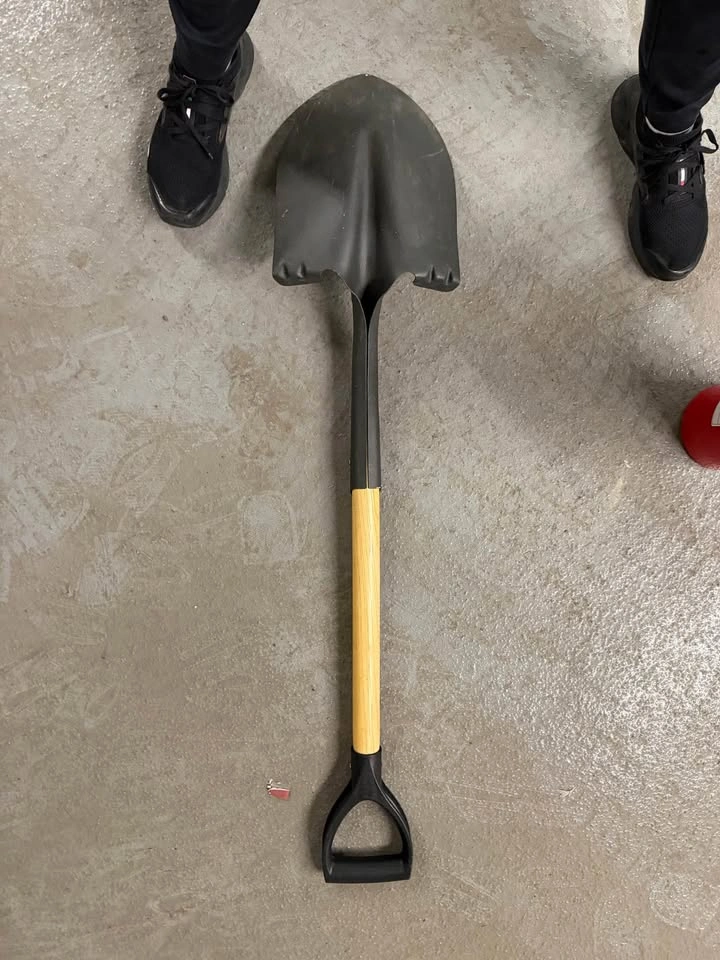 Round Point Shovel with Hardwood Handle - photo 2
