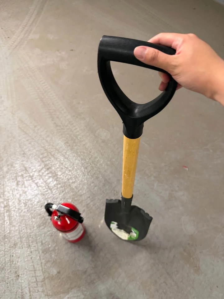 Round Point Shovel with Hardwood Handle - photo 3
