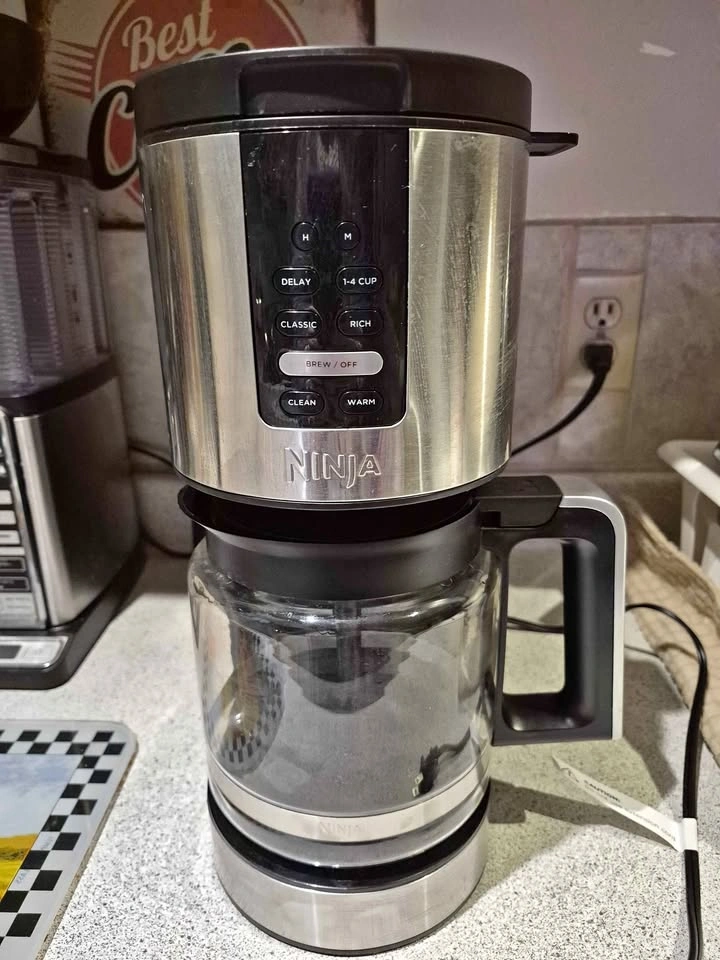 Ninja Coffee Maker (like new)