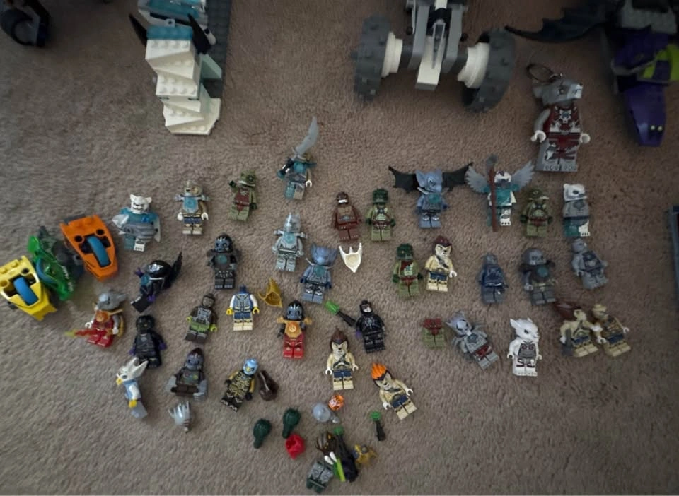 Lot of Lego Chima Sets with Minifigures and Manuals - photo 2