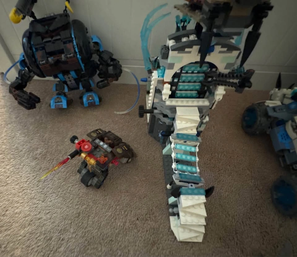 Lot of Lego Chima Sets with Minifigures and Manuals - photo 4