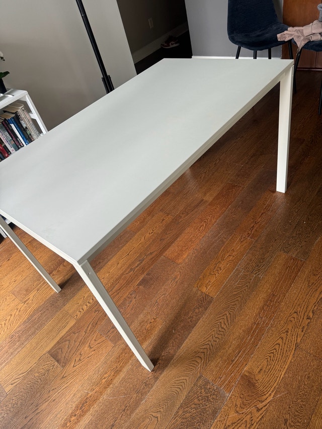 Modern White Dining Table – Seats 4–6 - photo 2