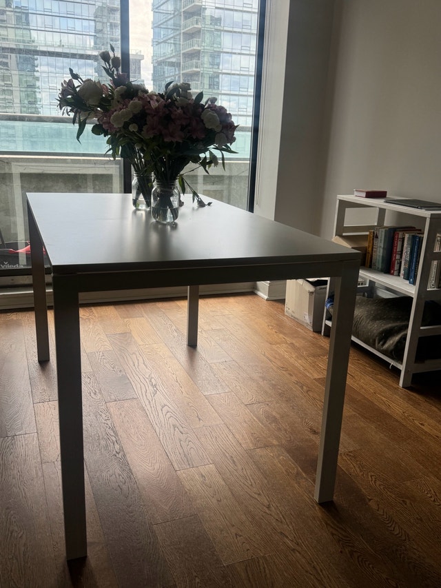 Modern White Dining Table – Seats 4–6 - photo 3
