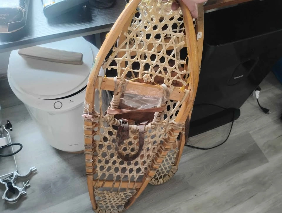 Vintage Wooden Snowshoes with Leather Bindings 10/36 - photo 2