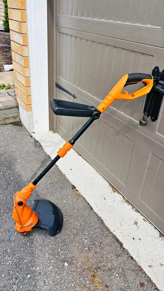 WORX 5.5 Amp 15” Corded Electric String Trimmer/Edger