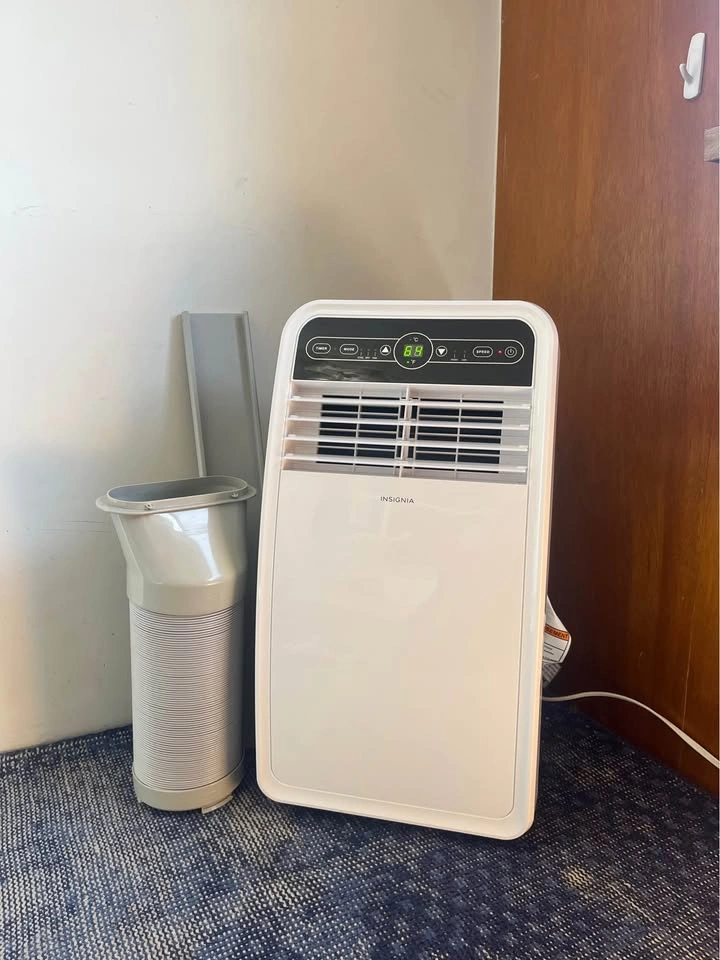 Insignia 8k BTU Portable AC – Clean, Cold Air, Complete Kit - photo 4