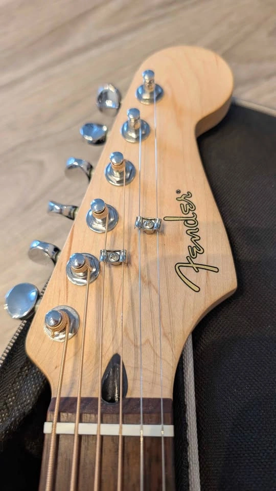 2010 Fender Stratacoustic guitar, fully set up and cleaned, with - photo 3