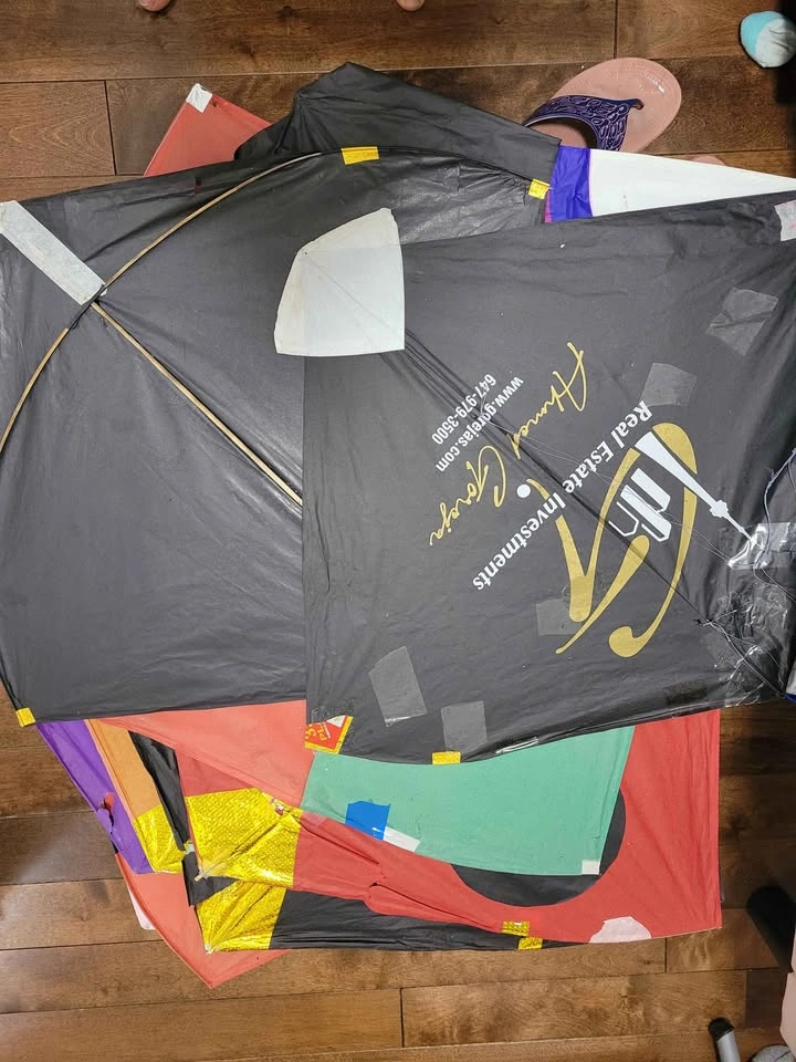 Quick sale: Paper kites and string - photo 2