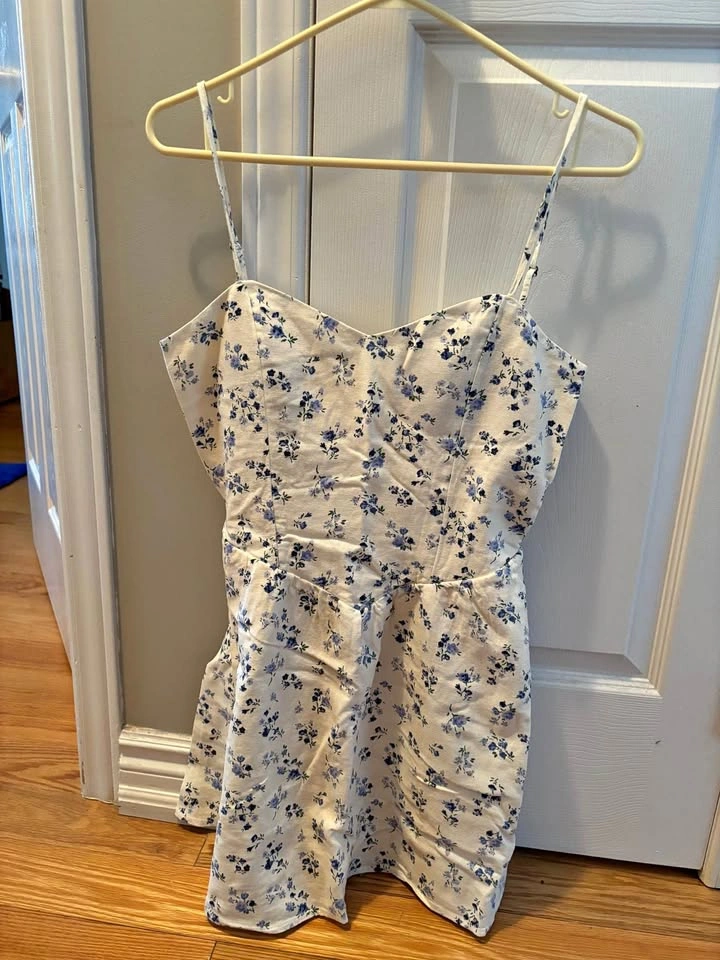 Hollister Floral Open Back Dress (Women’s Small)