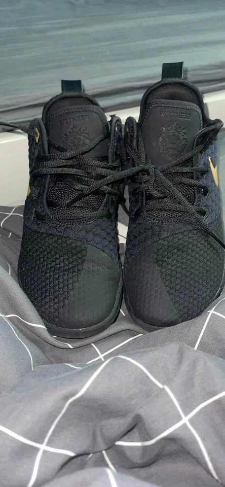 Basketball shoes
