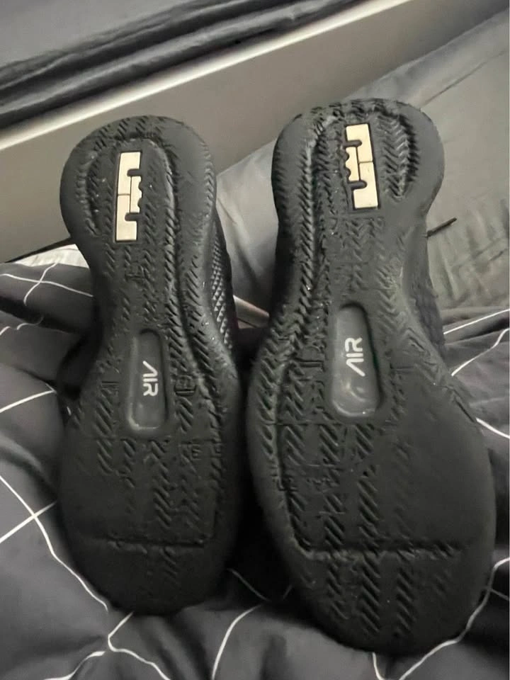 Basketball shoes - photo 3