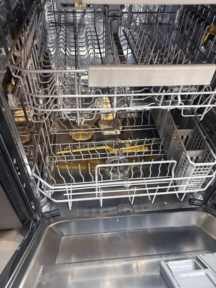 For parts- Samsung dishwasher - photo 2