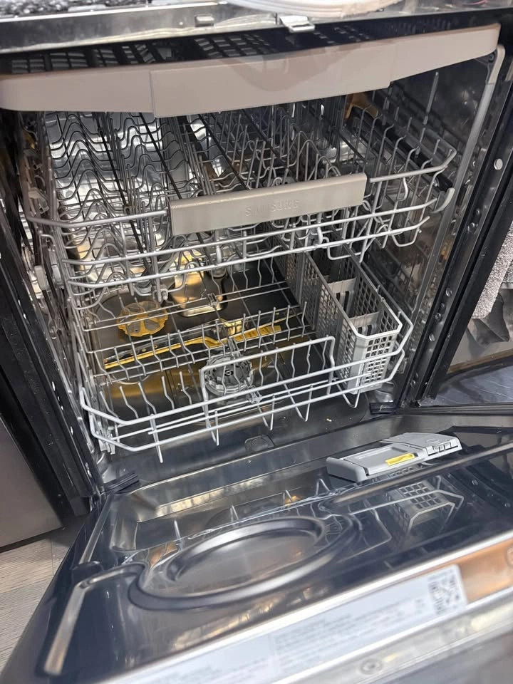 For parts- Samsung dishwasher - photo 3